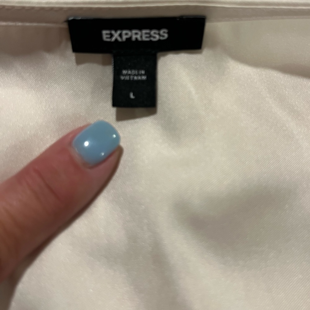Loft Women's Top - Express Fashion- Satin material. Excellent condition!… - Picture 7 of 7